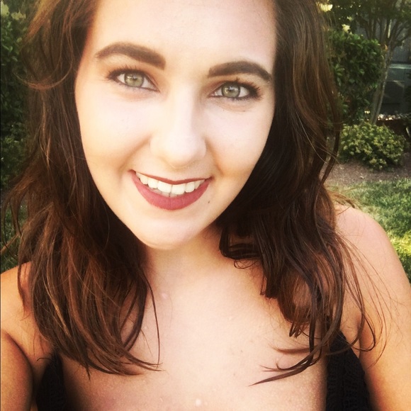 Meet your Posher, Abigail - Picture 1 of 1